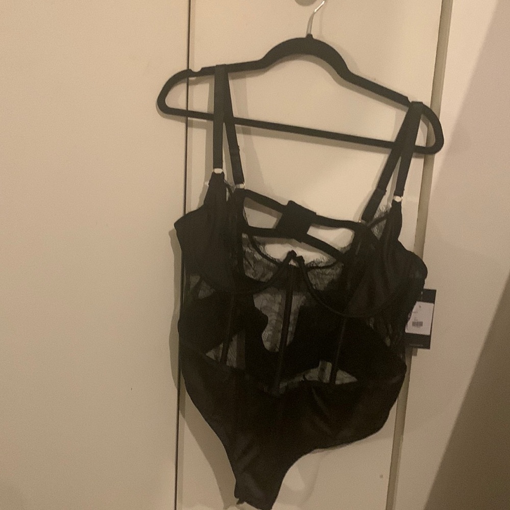 NWT black bustier with tags size 1X. Just in time for the Holidays 🥂